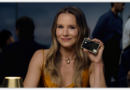 Citi reforça aposta no público premium com campanha estrelada por Kristen Bell e novo cartão Strata Elite
